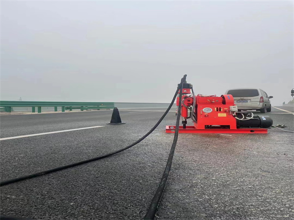 鱼台马路路基路面开裂下沉注浆加固灌浆